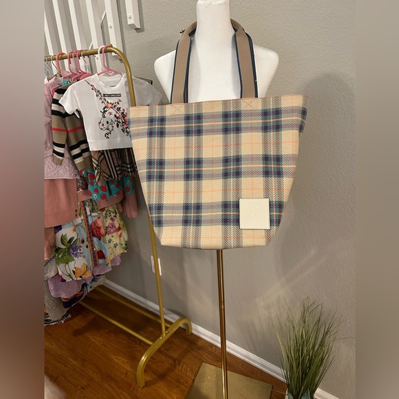 Tory Burch Handbags - NWT TORY BURCH Ella Reversible Tote